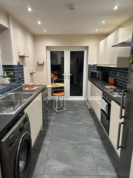 Adam'S Place, Watford Wd17 2Py Villa Екстериор снимка