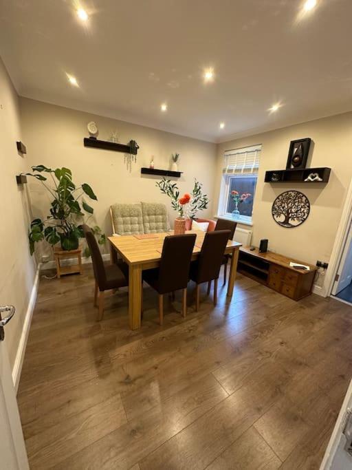 Adam'S Place, Watford Wd17 2Py Villa Екстериор снимка